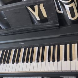 Yamaha P-71B Digital Piano