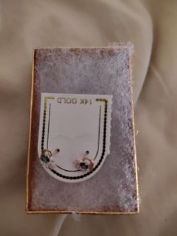 Little girl ear rings 14k gold $20 or best offer