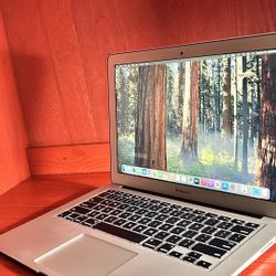 Apple Macbook Air 13” I5/8GB/128GB SSD macOS 15.1 Sequoia $200