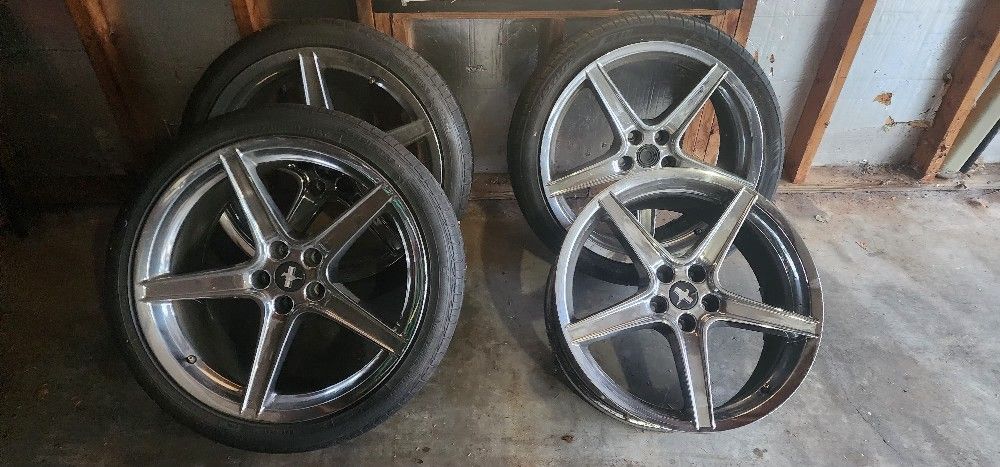 FORD MUSTANG 5 LUG STAGGERD 20" RIMS $700 OBO