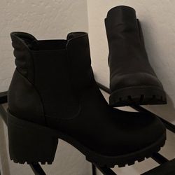 Dirty Laundry By Chinese Laundry Womens Boot Size 8