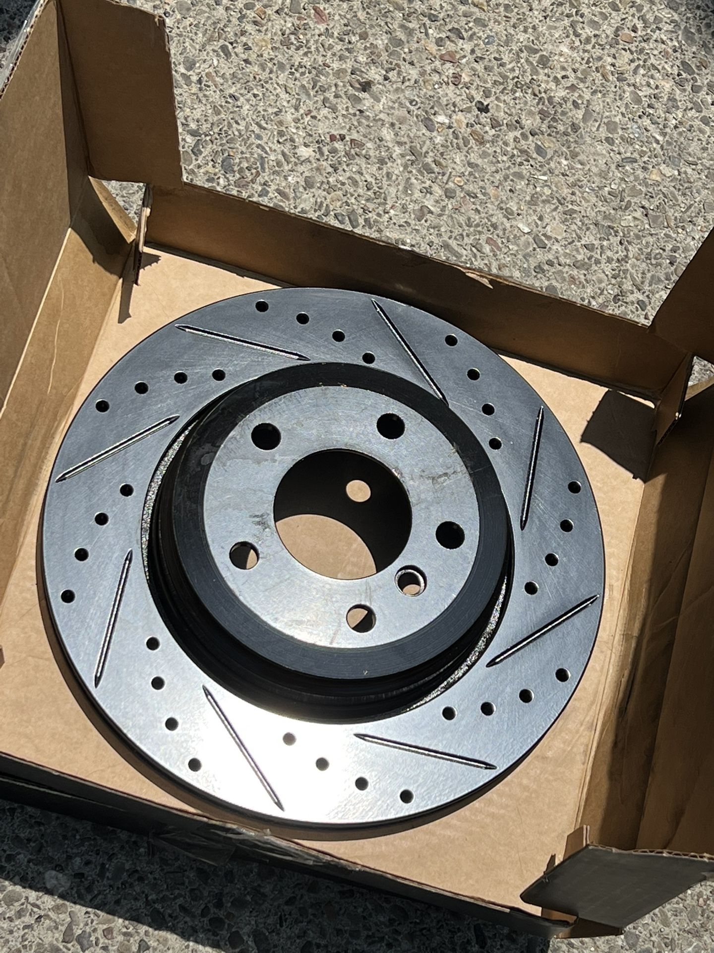 BMW 2000-2010 525i, 528i Rear Rotors Brand New