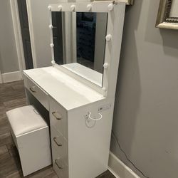 White Vanity Desk w Light Up Mirror