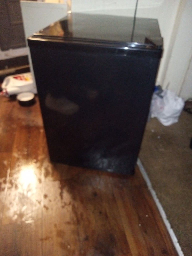 Small Refrigerator For Sale 