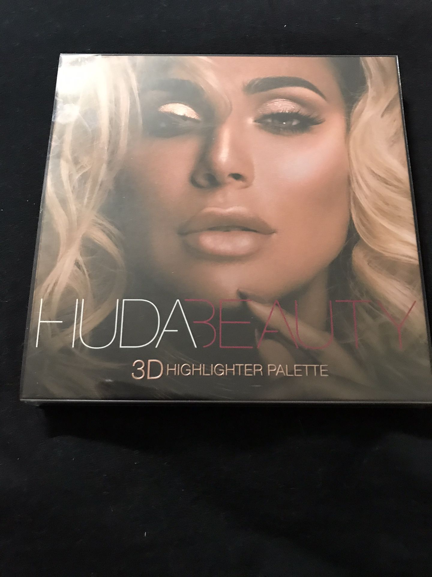 Huda Beauty Highlighter in Pink Sands