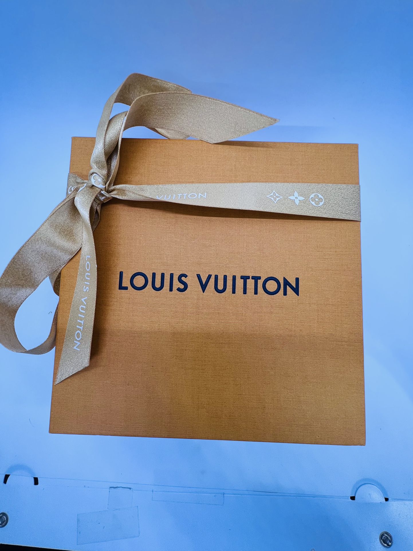 Louis Vuitton Neo LV Club Bag Charm/Key Holder (Cobalt Blue) for Sale in  Austin, TX - OfferUp