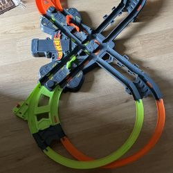 Giant Electric Hot Wheels Track