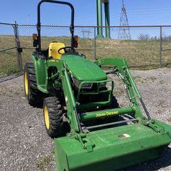 John Deere 3025E Utility Tractor With Loader