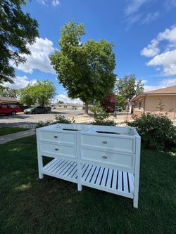 Double Bathroom vanity no top!! 200 $$(FREE DELIVERY)