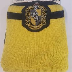 NEW Harry Potter WIZARDING WORLD Hufflepuff Scarf Yellow Black Striped w/ Patch