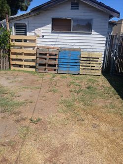 Free wood pallets