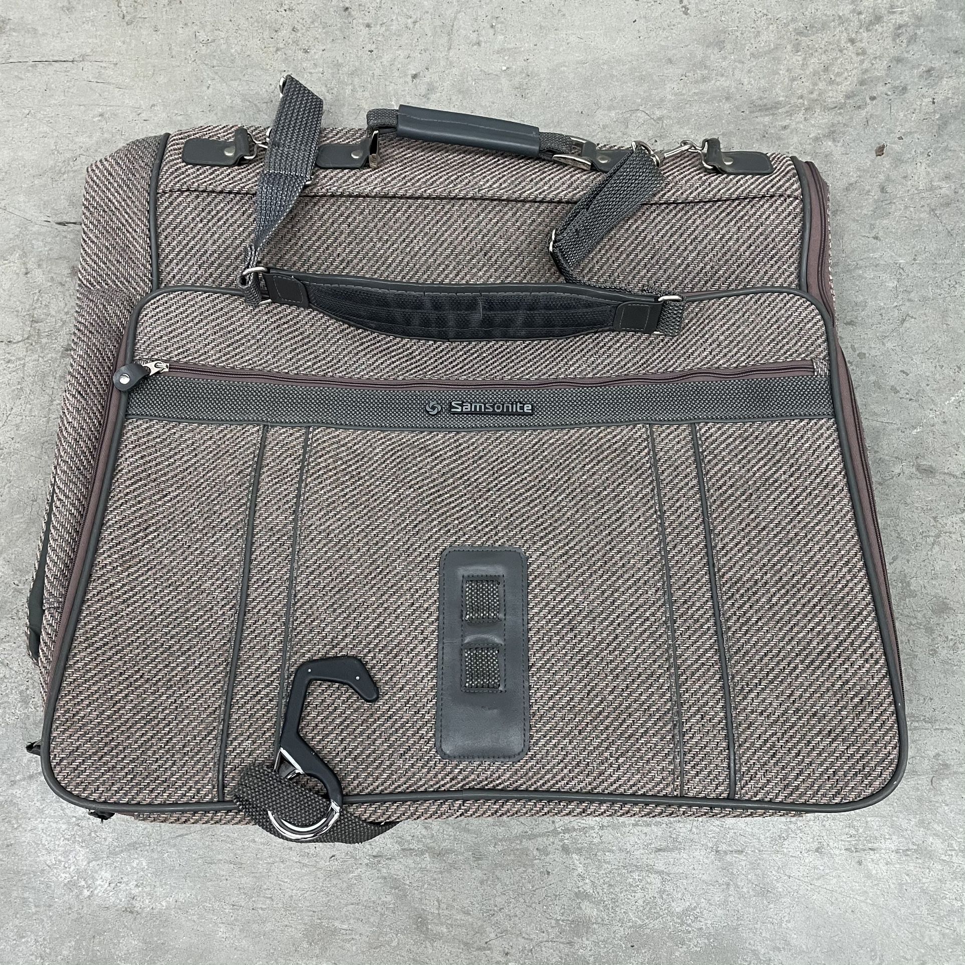 Samsonite Tri-Fold Garment Bag – Carry-On Travel Bag – $35 (Cash Only)