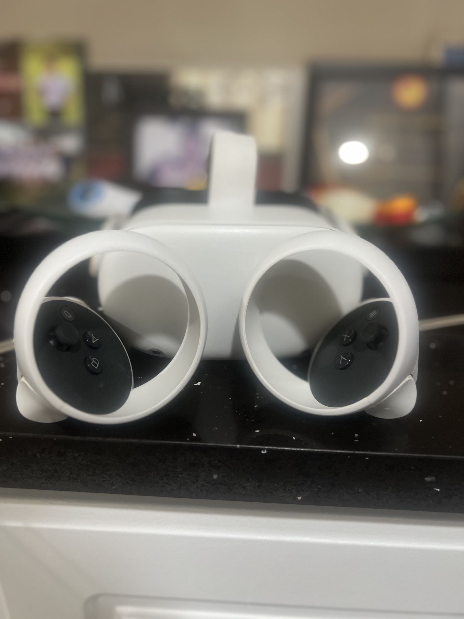 Oculus Quest 2 (ACCEPTING OFFERS)