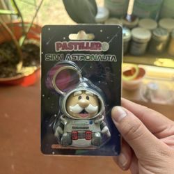 ***NEW *** Dr. Simi Astronauta Pastillero Keychain