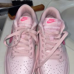 Nike low pink triple dunks 2022 women’s size 8