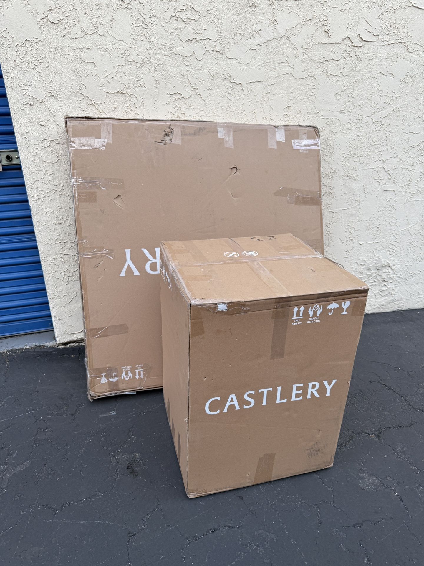 Castlery Brooke Round Dining Table 47.2" (Open Box)