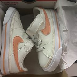 Toddler Size 8 - Nike Court Legacy shoes