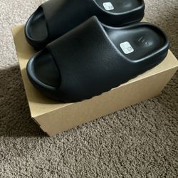 Yeezy Slides Sizes&colors  BELOW 🚨🚨🚨🚨🔥🔥🔥
