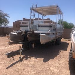 24 foot Harris try hall pontoon boat