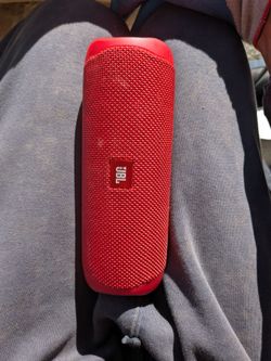 VERY GOOD SHAPE JBL FLI P 5