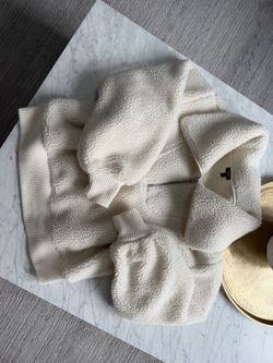 Express women’s Sherpa sweater size xl PRICE FIRM ( I sized Up For An Oversized Look)