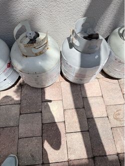 4 BBQ Gas Tanks