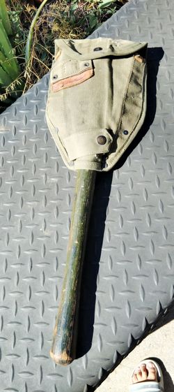 WW2 Ames 1945 US Military entrenching tool/shovel w/sheath