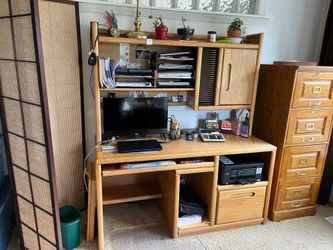 Oak Desk & Hutch