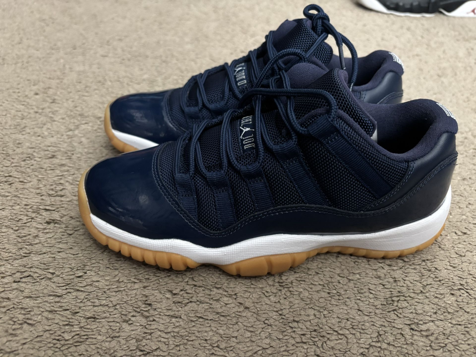 Jordan 11 Low Grade School Size 5y