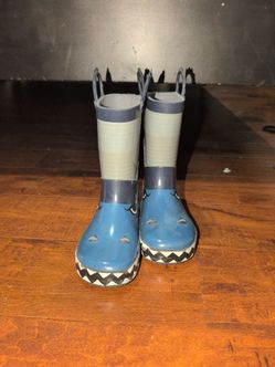 Boy rain boots