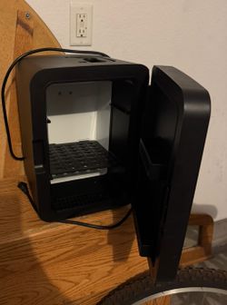 Mini fridge
