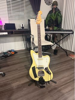 fender jaguar guitar player 2