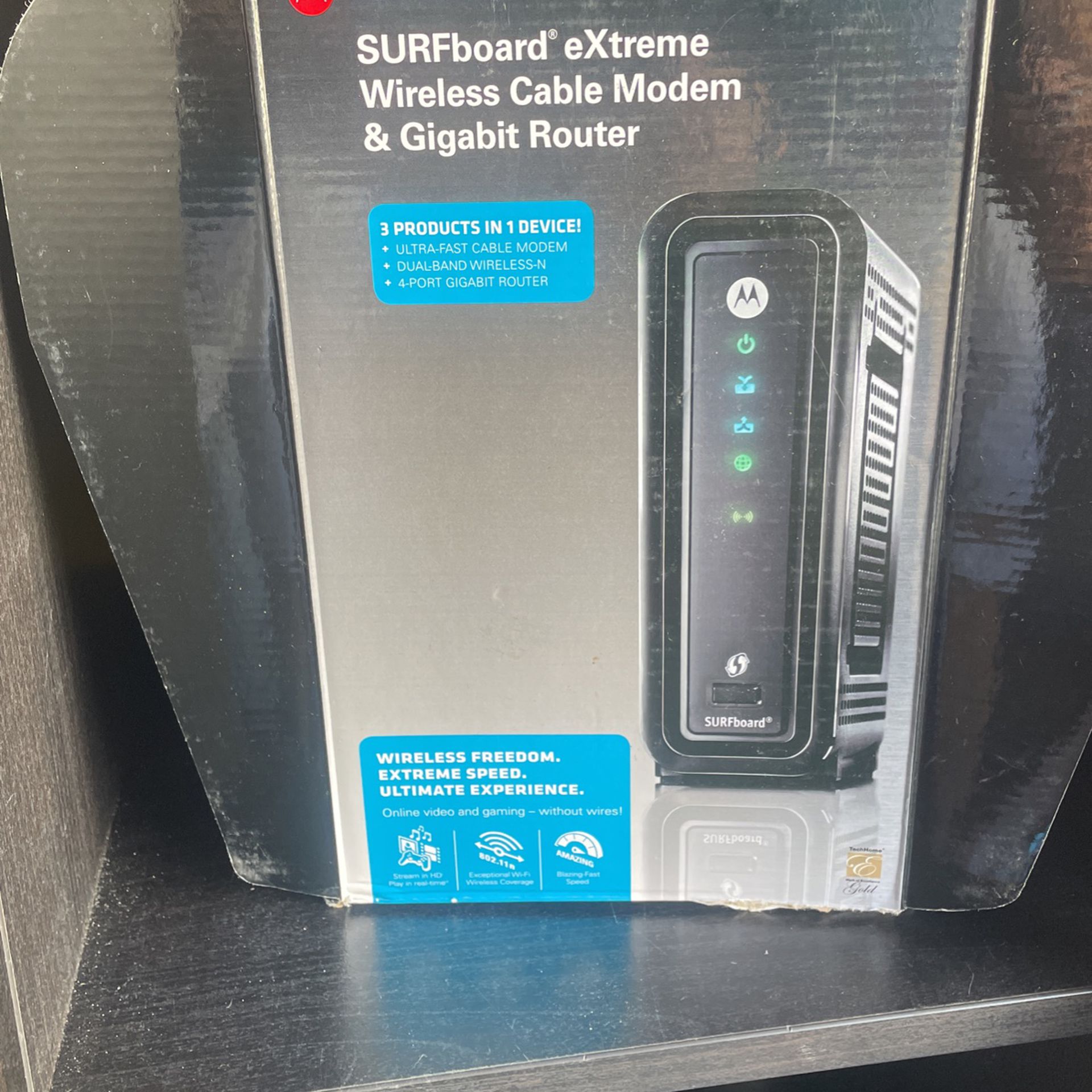 ARRIS SURFboard SBG6580 DOCSIS 3.0 Cable Modem/ Wi-Fi N300 2.4Ghz + N300 5GHz Dual Band Router - Retail Packaging Black (570763-006-00)