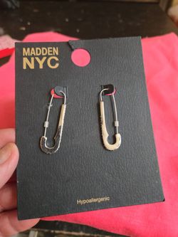 Earrings new $5