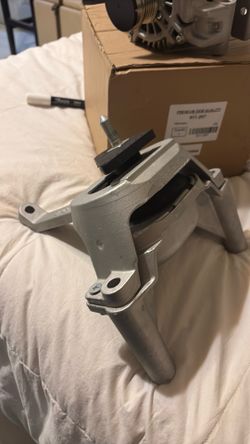 Nissan Upper Passenger Side motor mount