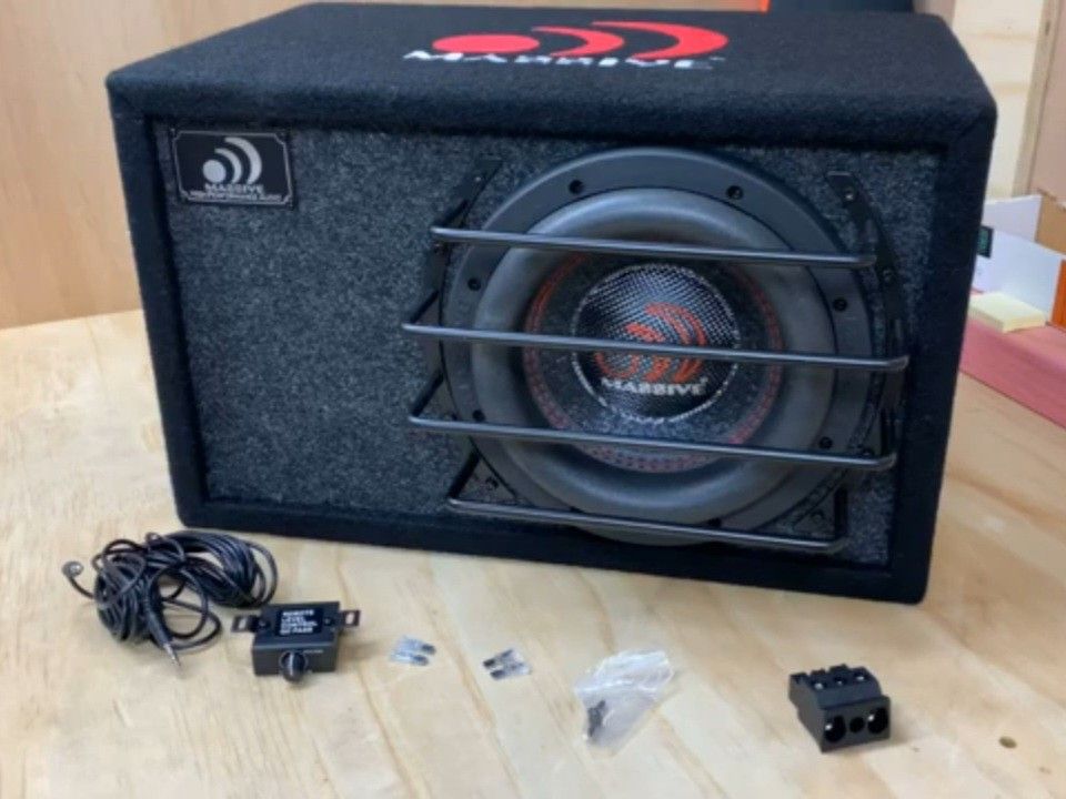 6.5"  Powered Subwoofer in Ported Enclosure Brand New Read Description