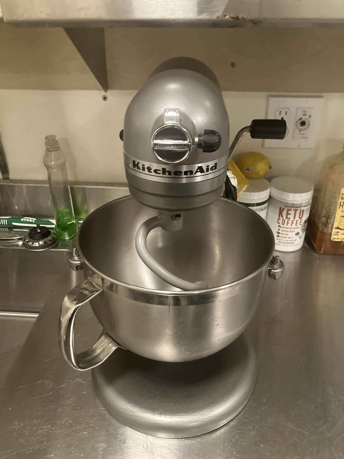 Kitchen Aid Commercial Mixer With 6qt Bowl And Hook Mixing Tool