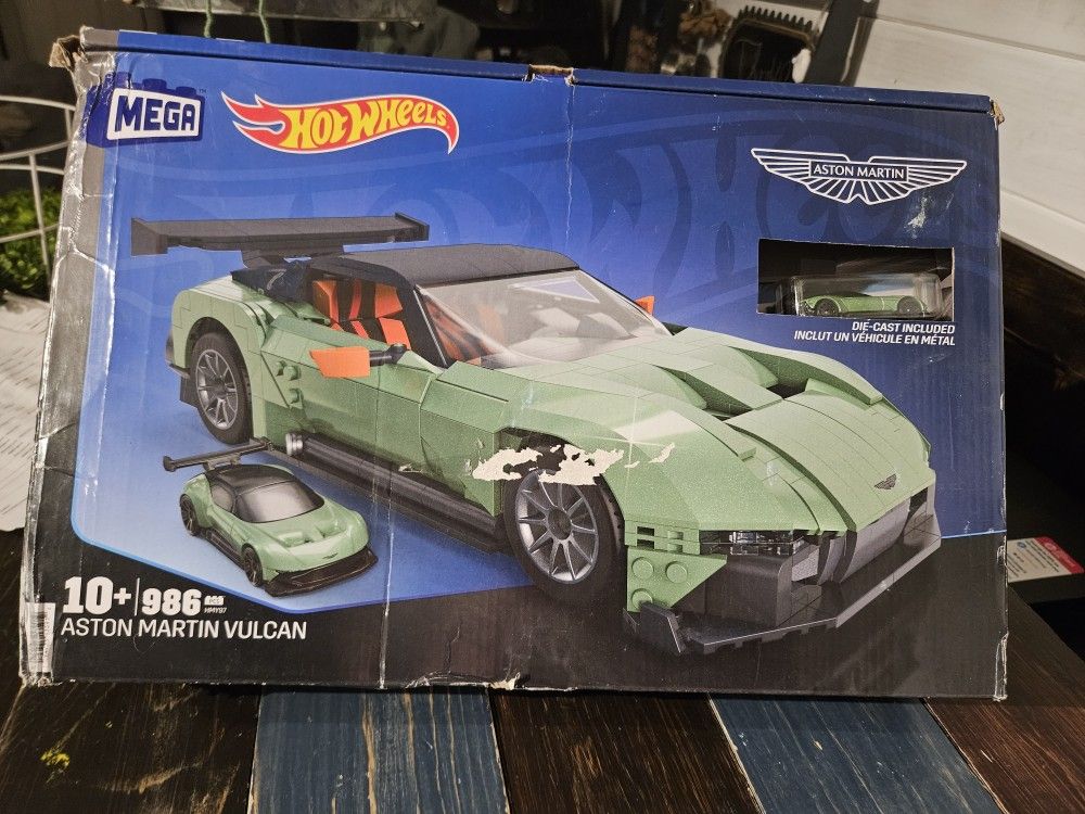 Hot Wheels Mega Aston Martin Lego Set
