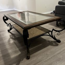 Gorgeous Coffee Table And End Table 
