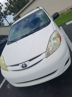 Toyota minivan