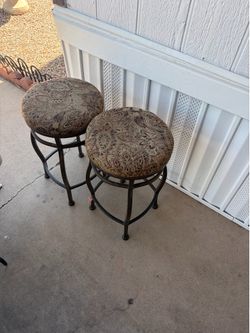 Mini bar stools with white chair