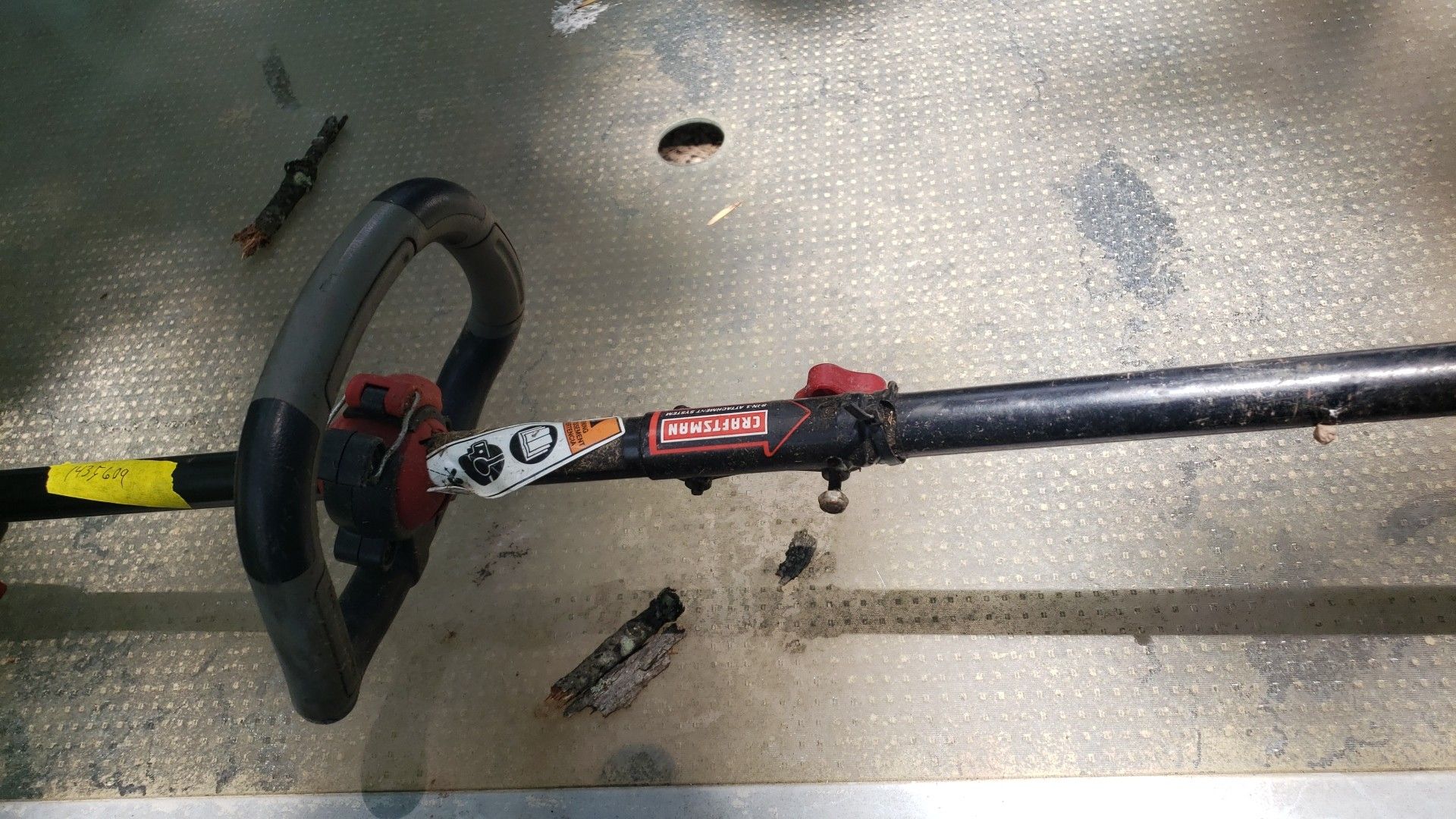 Craftsman weed eater speed start. 27cc for Sale in Thomasville, NC