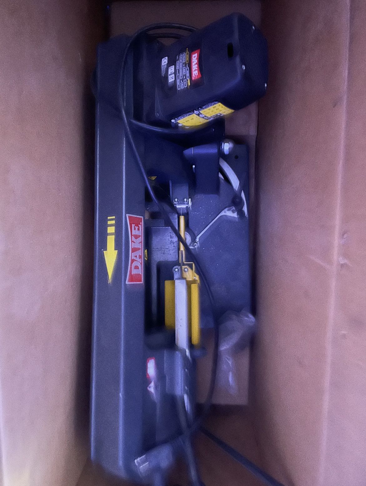 Dake SE-5X6 5 x 6 Benchtop/Portable Semi-Auto Horizontal Bandsaw