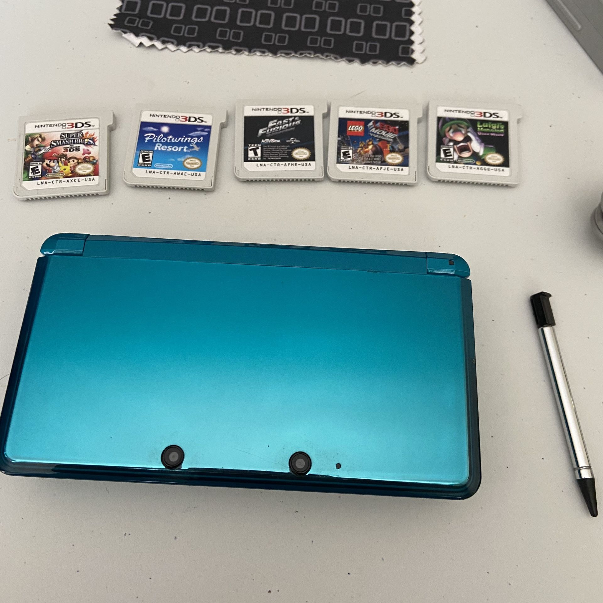Nintendo 3DS console with games