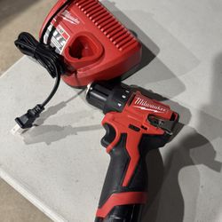 Milwaukee M12 Drill 