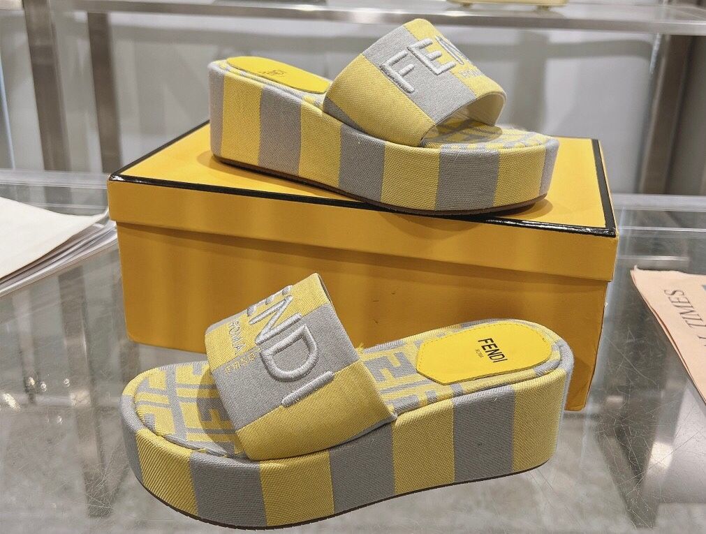 Fendi Women’s Shoe With Box 2025 New