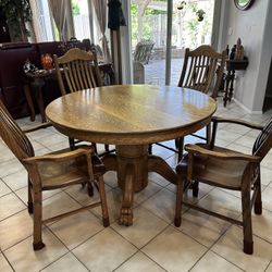Expandable Oak Table With 4 Chairs