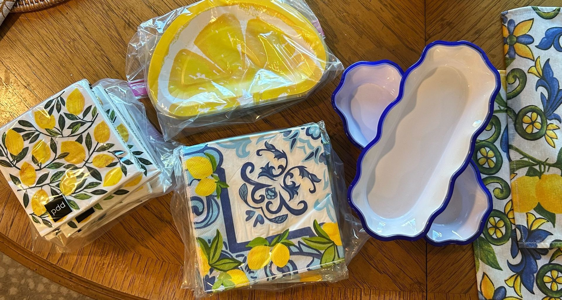 Party Decorations: Lemon, Blue/white