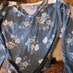 Women's Shirt Size Medium 