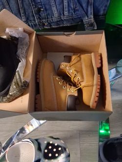Timberland Classic Wheat Boots in Box